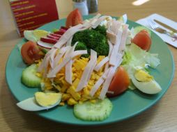 En el desayuno debemos incluir un poco de todos los grupos de alimentos como frutas, verduras, cereales y leguminosas. EL INFORMADOR / ARCHIVO