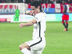 Imparable. El uruguayo Edinson Cavani festeja uno de los cuatro goles que ayer metió en la victoria del PSG ante el Caen. ESPECIAL / PSG FC