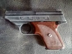 Las armas son una calibre 45, con cinco tiros útiles; y la segunda calibre 25, con tres tiros útiles. ESPECIAL / Policía de San Pedro Tlaquepaque