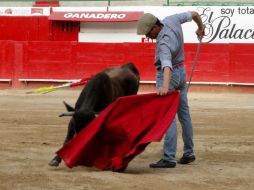 El joven novillero oriundo de la Perla Tapatía señaló que tratará de demostrarle al público tapatío su calidad. ESPECIAL /