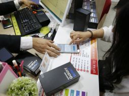 Usuario de México y otros países de América Latina tendrán que esperar hasta el día 30 de este mes para poder realizar el cambio. EFE / J. Heon