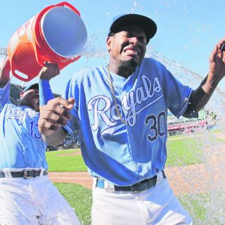 Ventura lanza juego completo en triunfo de los Reales