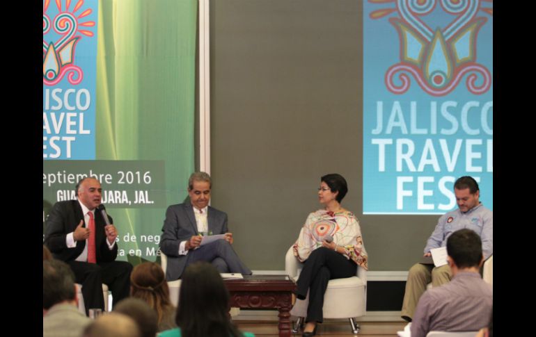 Enrique Ramos (2do izq a der) participó en la segunda edición del Travel Fest. EL INFORMADOR / F. Atilano