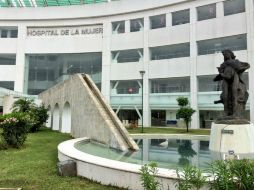 En el video subido a internet se observa a la madre dando a luz y a otra mujer narrando la nula atención del personal del hospital. TWITTER / @SSalud_Tab