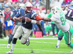 El quarterback de los Patriotas Jacoby Brissett ya jugó ante Miami, pero esta noche podría arrancar el partido ante Texanos. AP / C. Krupa