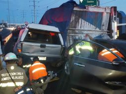 Hasta el momento, se reportó que cuatro personas presentan lesiones, tres al parecer están prensados. ESPECIAL /