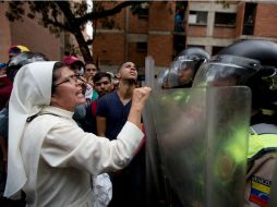 Una monja participa en las protestas del pasado 16 de septiembre. AP / F. Llano