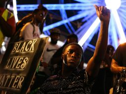 Charlotte vive un momento de tensión debido a protestas violentas que se registran en la ciudad. AP / B. Camp