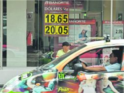 La divisa estadounidense mantiene su cotización arriba de la barrera de los 20 pesos, tras el anuncio de la Fed. AFP /