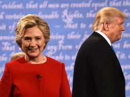 Clinton reclamó la inexperiencia de Trump, éste cuestionó sus 'escasos' éxitos en 30 años de carrera política. AFP / T. Clary