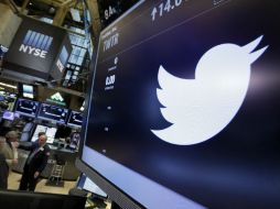 Los títulos de Twitter iniciaron la sesión con un precio de 21.79 dólares, terminaron en 23.37 dólares. AFP / A. Burton