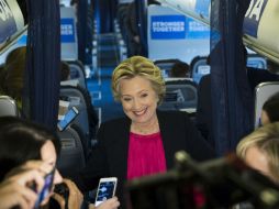 Hillary Clinton critica las propuestas fiscales de su adversario que harían ''explotar el déficit y la deuda''. AP / M. Rourke