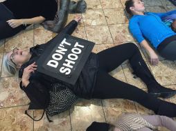 Masters estuvo al borde de la muerte en septiembre de 2014 cuando un oficial le disparó al pecho con una Taser. AFP / ARCHIVO