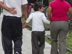 La duración de la tutela varía según la persona que ejerce la autoridad y las circunstancias del menor; se extingue al cumplir 18 años. NTX / ARCHIVO