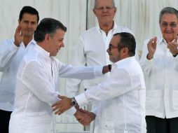 El pasado lunes el Gobierno colombiano y las FARC firmaron un acuerdo de paz. AFP / ARCHIVO