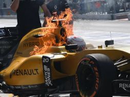 El piloto publicó en Twitter una fotografía, donde con humor comenta lo que sucedió en la sesión calurosa en Kuala Lumpur. TWITTER / @KevinMagnussen