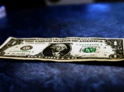 El dólar se vende en 19.15 pesos y el euro en 22.45 pesos en el aeropuerto ''Benito Juárez''. EL INFORMADOR / ARCHIVO