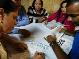 Las cifras se dan poco más de una hora después de que cerraran las urnas para esta histórica votación. AFP / L. Robayo