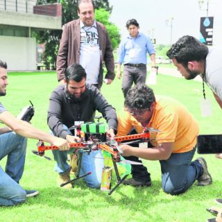Estudiantes ponen en órbita sus ideas y creaciones