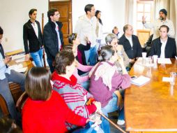 Entablar el diálogo matutino con los compañeros del trabajo actua en pro del éxito personal. EL INFORMADOR / ARCHIVO