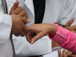 El padecimiento, aunque más común en mujeres, puede afectar a varones, a jóvenes e incluso a niños, explican. NTX / ARCHIVO