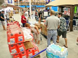 La gobernadora pidió a las personas que viven a 160 km de la costa que se trasladen hacia el interior. AP / A. Beth
