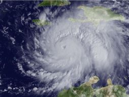 Se pronostica algún fortalecimiento para los próximos días, y 'Matthew' podría permanecer como huracán de categoría tres o más fuerte. EFE / NOOA