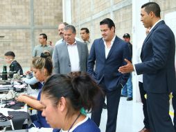 Aristóteles estuvo en la inauguración de esta nave industrial que se instaló en Teocaltiche. TWITTER / @AristotelesSD