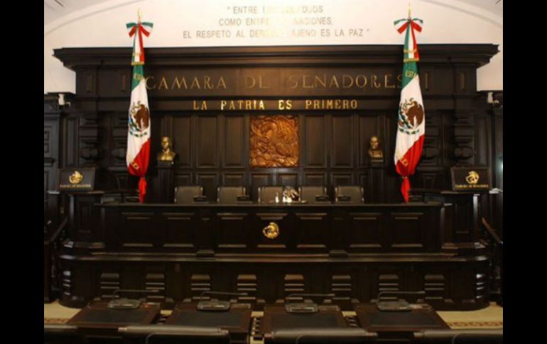 La propuesta incluye la elección de dirigentes sindicales, procesos de suscripción, así como registro de contratos colectivos. TWITTER / @CamSenadoresV