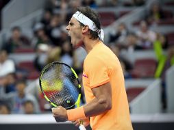 Nadal se mostró muy seguro al saque durante la primera manga, lo que le permitió cerrar sus puntos con facilidad. AFP / W. Zhao