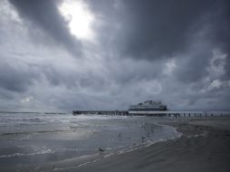Nubes cubren el cielo sobre una playa cerca de la localidad de Daytona Beach, Florida. AP / W. Vragovic
