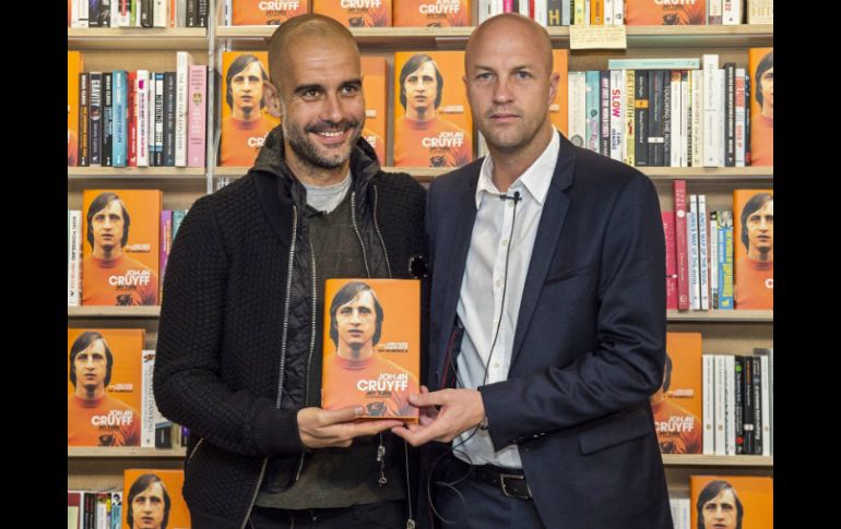 Fue alguien que nos enseñó a todos en el mundo del futbol a comprender el juego, comentó Guardiola. EFE / W. Oliver