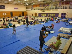 Ante lo que podría ser el mayor y más poderoso huracán que golpea a EU en una década, Florida se prepara. AP / J. Rassol