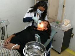 El sarro no sólo implica la estética, paulatinamente deteriora los tejidos blandos y alcanza los soportes óseos de cada diente. EL INFORMADOR / ARCHIVO