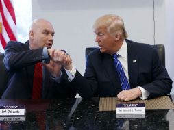 Ni Del Cueto ni Trump ofrecen evidencia de que están permitiendo a personas entrar ilegalmente al país para votar en noviembre. AP / E. Vucci