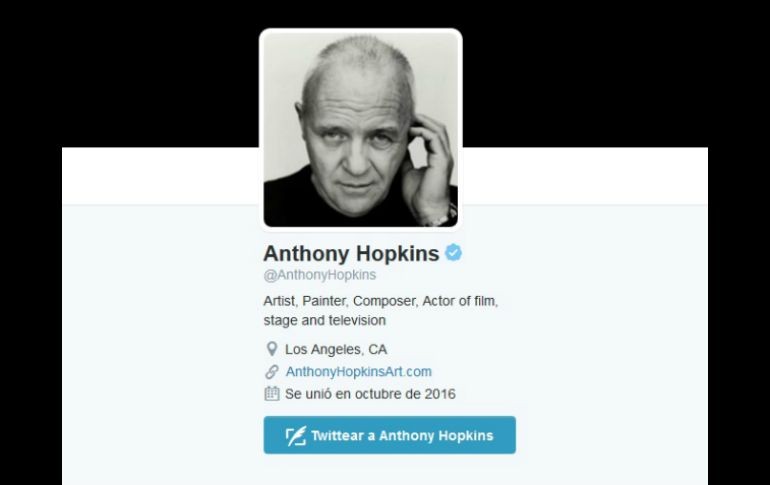 Una de sus primeras publicaciones fue el retuit de un video donde aparece con el actor Mark Wahlberg. TWITTER / @AnthonyHopkins