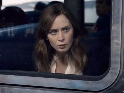 La cinta narra la historia de una mujer alcohólica de los suburbios que se ve involucrada en una misteriosa desaparición. TWITTER / @girlontrainfilm