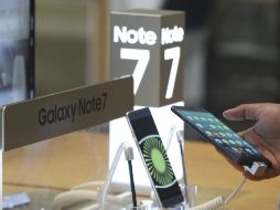 Autoridades y la empresa de celulares investigan el problema que provoca sobrecalentamiento de los productos. AP / A. Young-joon