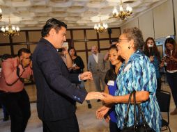 Aristóteles recibió en Casa Jalisco a los beneficiarios de la primera etapa. TWITTER / @AristotelesSD