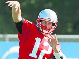 Tom Brady. El quarterback de los Patriotas durante la práctica de su equipo realizada ayer. AP / S. Senne