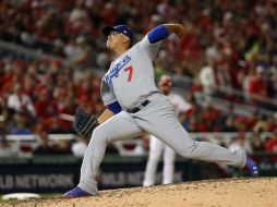 Julio Urías. El mexicano hizo historia al convertirse en el jugador más joven de los Dodgers en lanzar en Playoffs. AFP / P. Smith