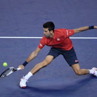 Djokovic avanza a semifinales en Shanghái
