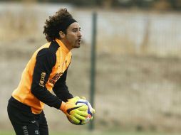 El portero jalisciense fue convocado y espera mantenerse en el once titular del Granada. TWITTER / @GranadaCdeF