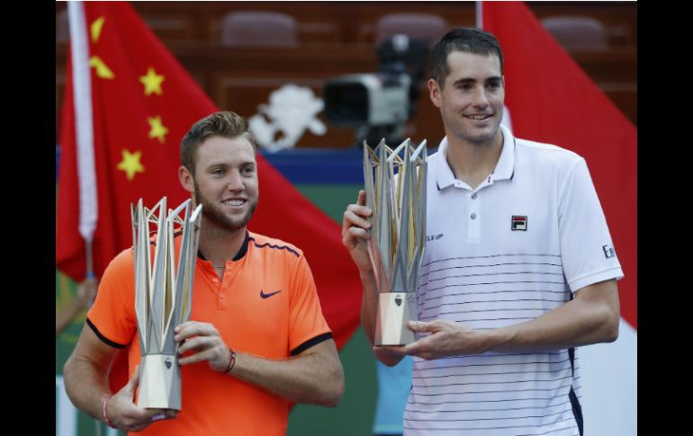 Isner y Sock, que habían jugado juntos sólo en dos torneos anteriormente, sólo tuvieron que romper un juego en cada set. AP / A. Wong