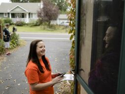 En Carolina del Norte, Florida y Ohio también hacen promoción de puerta a puerta. AP / M. Rourke
