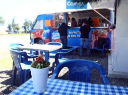 En la carretera a Chapala hay varios 'beer trucks' que ofrecen bebidas alcohólicas. EL INFORMADOR / E. Barrera
