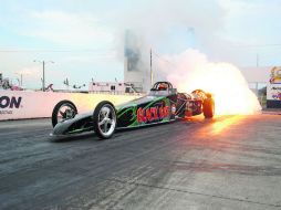 Uno de los principales atractivos en el Autódromo Guadalajara fue la competencia de los jet dragsters, que mostraron su potencia. ESPECIAL /