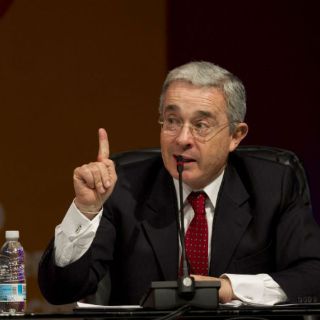 Álvaro Uribe pide 'acuerdo ya' con FARC, pero con 'modificaciones'