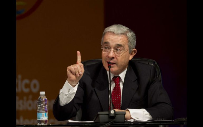 Uribe pide sanciones a los guerrilleros y que las FARC no se vuelva partido político. AFP / ARCHIVO