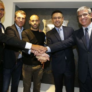 Javier Mascherano firma con el Barcelona hasta 2019